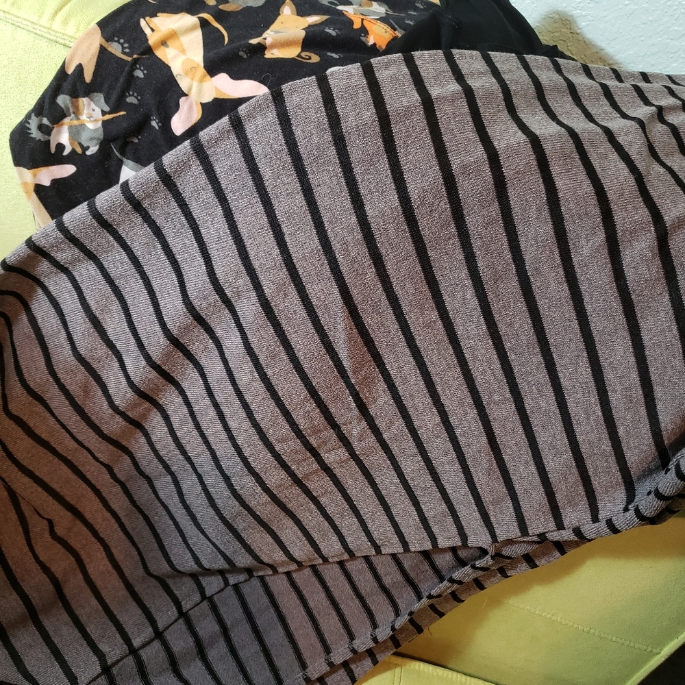 Leggings, top and sweater